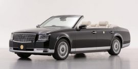 Императорский автомобиль Toyota Century с открытым верхом