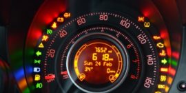 7 индикаторов приборной панели, при включении которых нельзя продолжать движение
